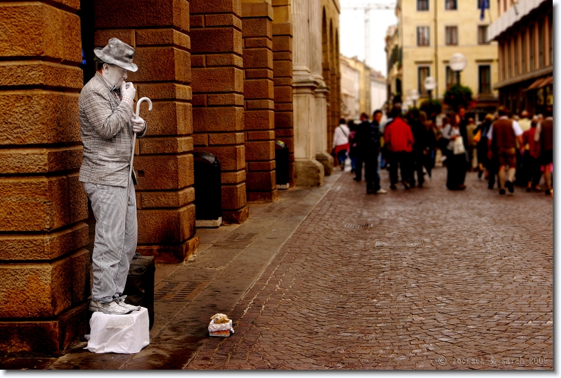 living statue at padova, italy