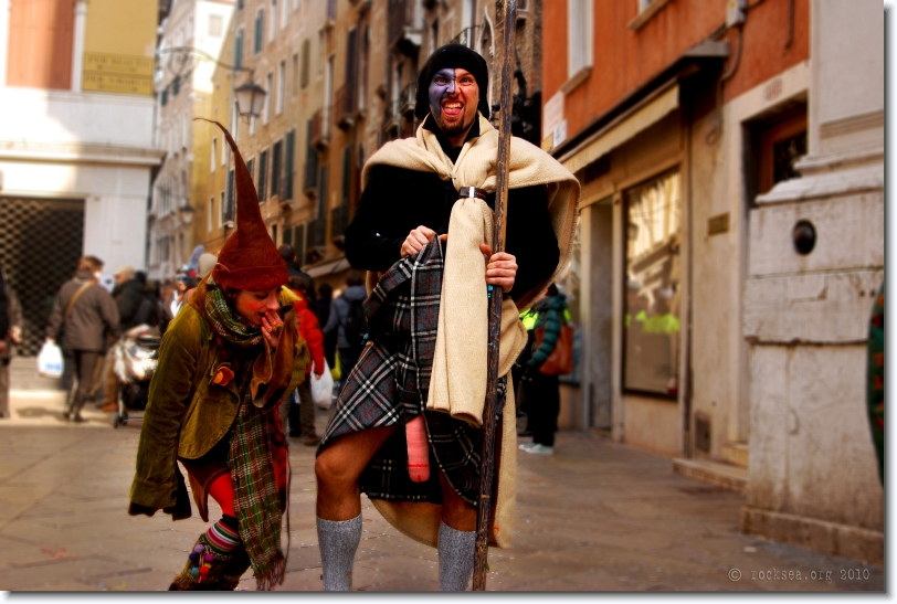 peekaboo at venice carnival