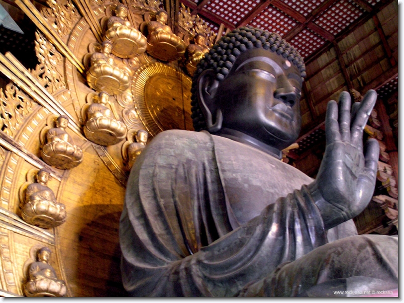 the-great-buddha-nara * The Giant Buddha or the Daibutsu, world's largest gilded bronze Buddha built during the Nara period (8th cent). Nara was then the first permanent capital of Japan. The buddha have been heavily repaired over time and very little remains of the original work.The position of left hand of buddha (oh! cant be seen in this picture) expresses buddha's desire to put an end to all suffering. The right hand extends his welcome to those in the world who suffer. * 1024 x 766 * (281KB)