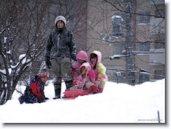 kids-snow-sliding-11 * packing many in 1. now their sensei (teacher) has a smile for me ;) * 1024 x 766 * (423KB)