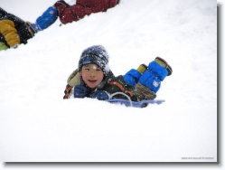 kids-snow-sliding-13 * he has a smile for me :) * 1024 x 766 * (155KB)