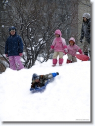 kids-snow-sliding-14 * winter at sapporo is the right time for these kids to take a break and go snow sliding! * 766 x 1024 * (337KB)