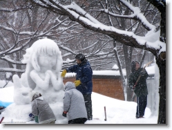 snow-festival-8 * the little girl from 'The Ring'?? :O May be not :) sapporo snow festival * 1024 x 766 * (437KB)